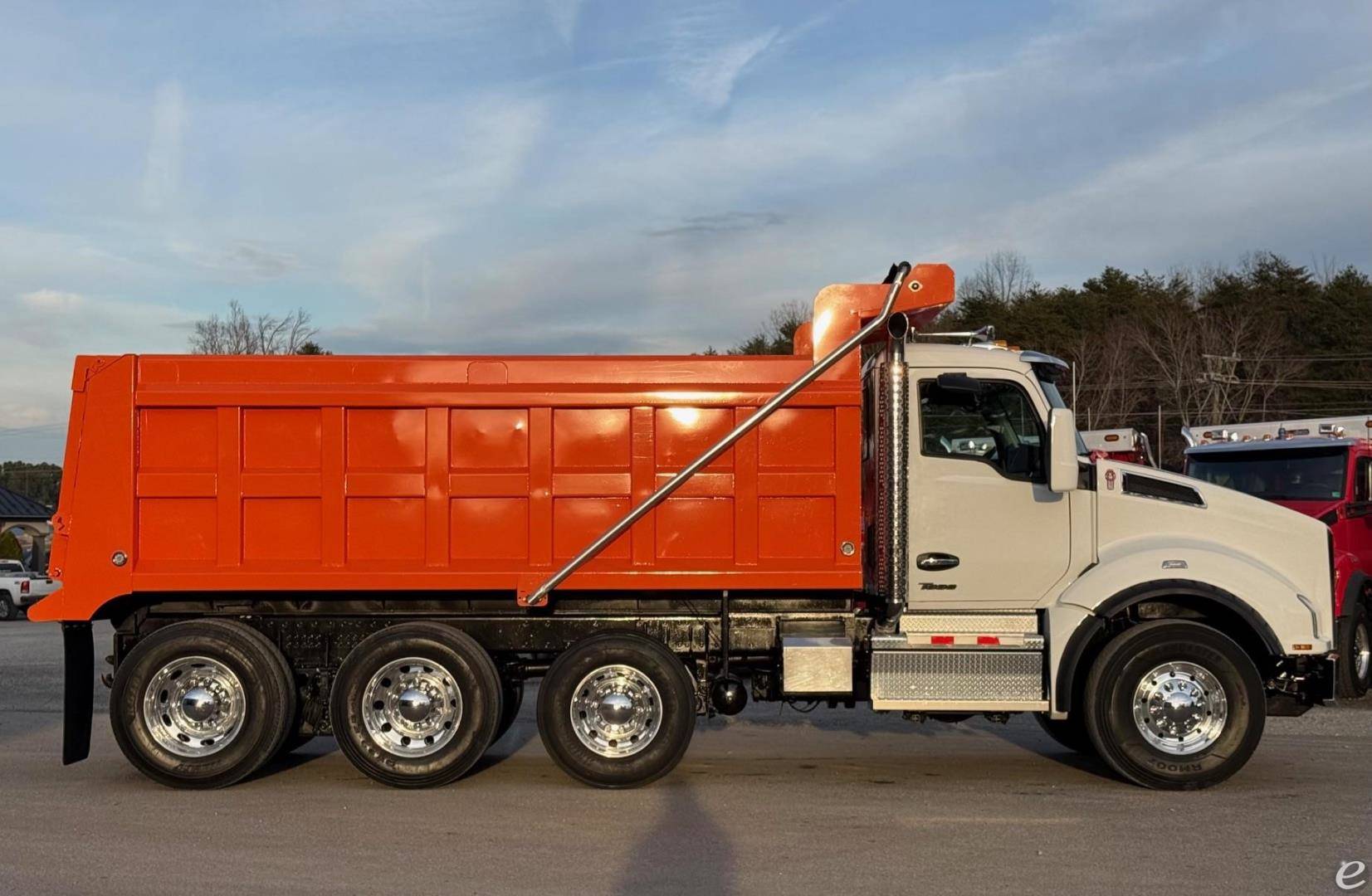 2023 Kenworth T880