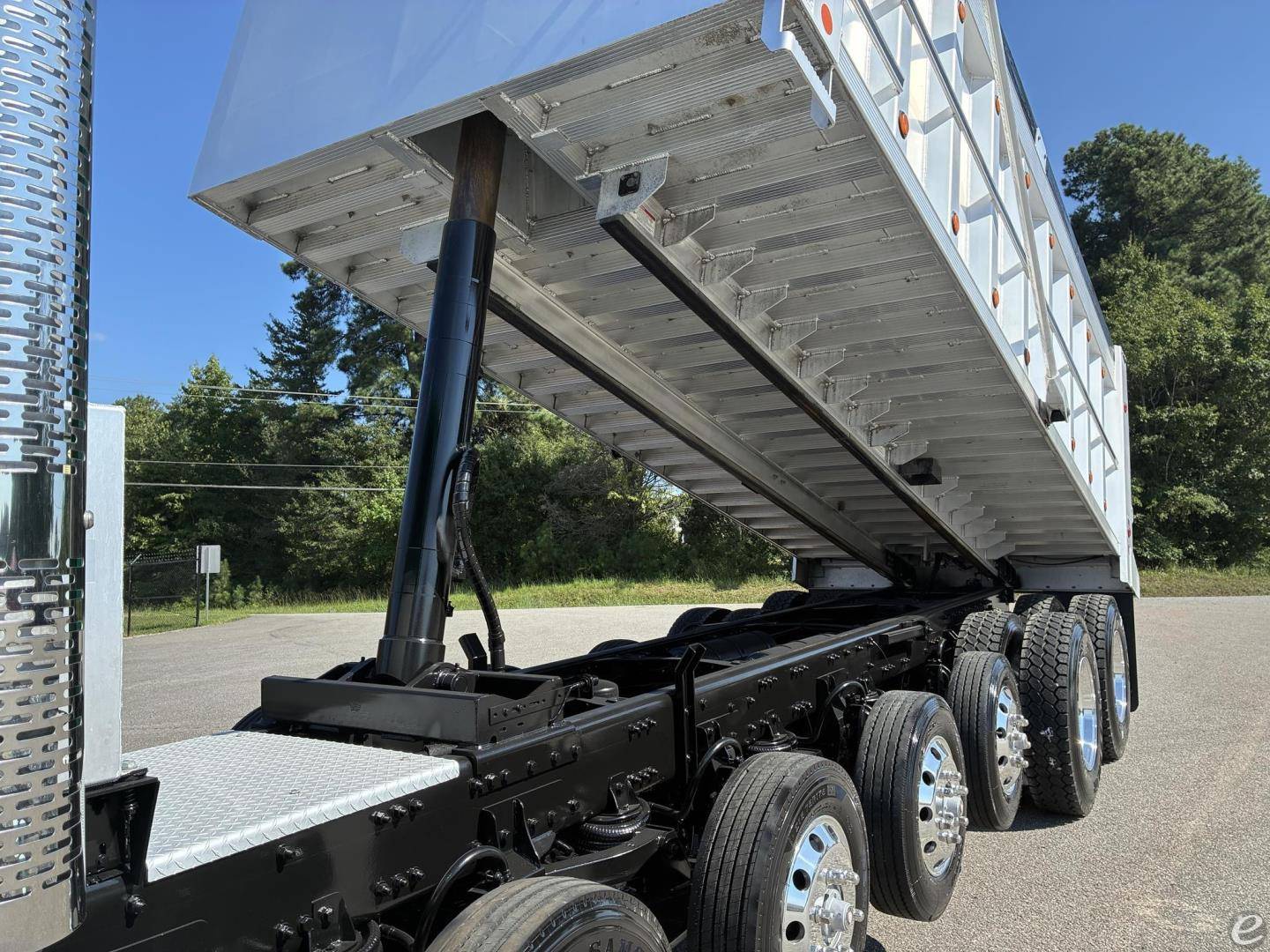 2023 Freightliner 122SD