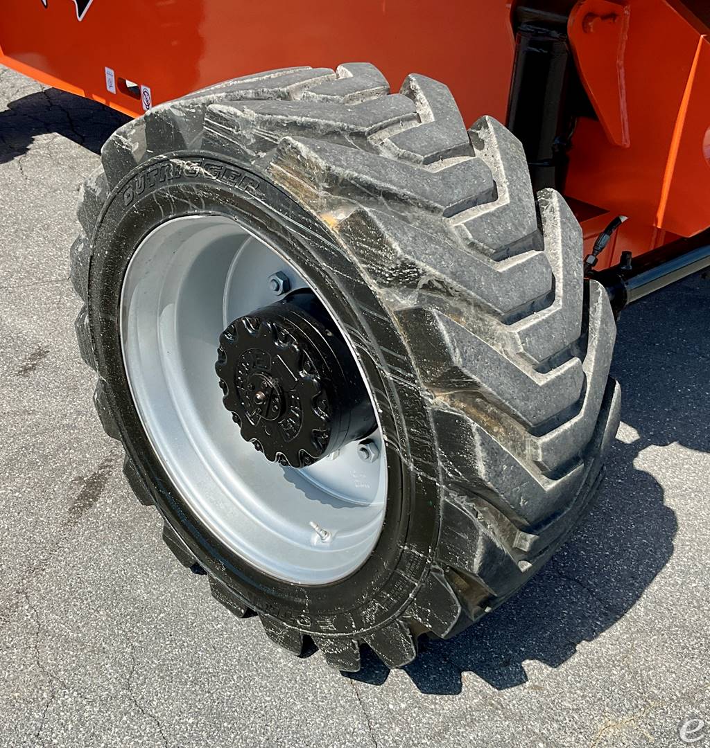 2017 JLG 800S