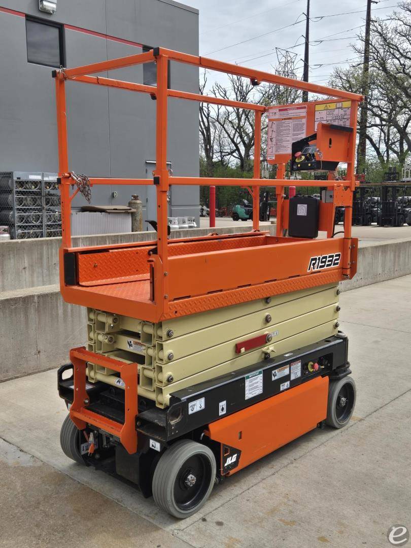 2023 JLG R1932