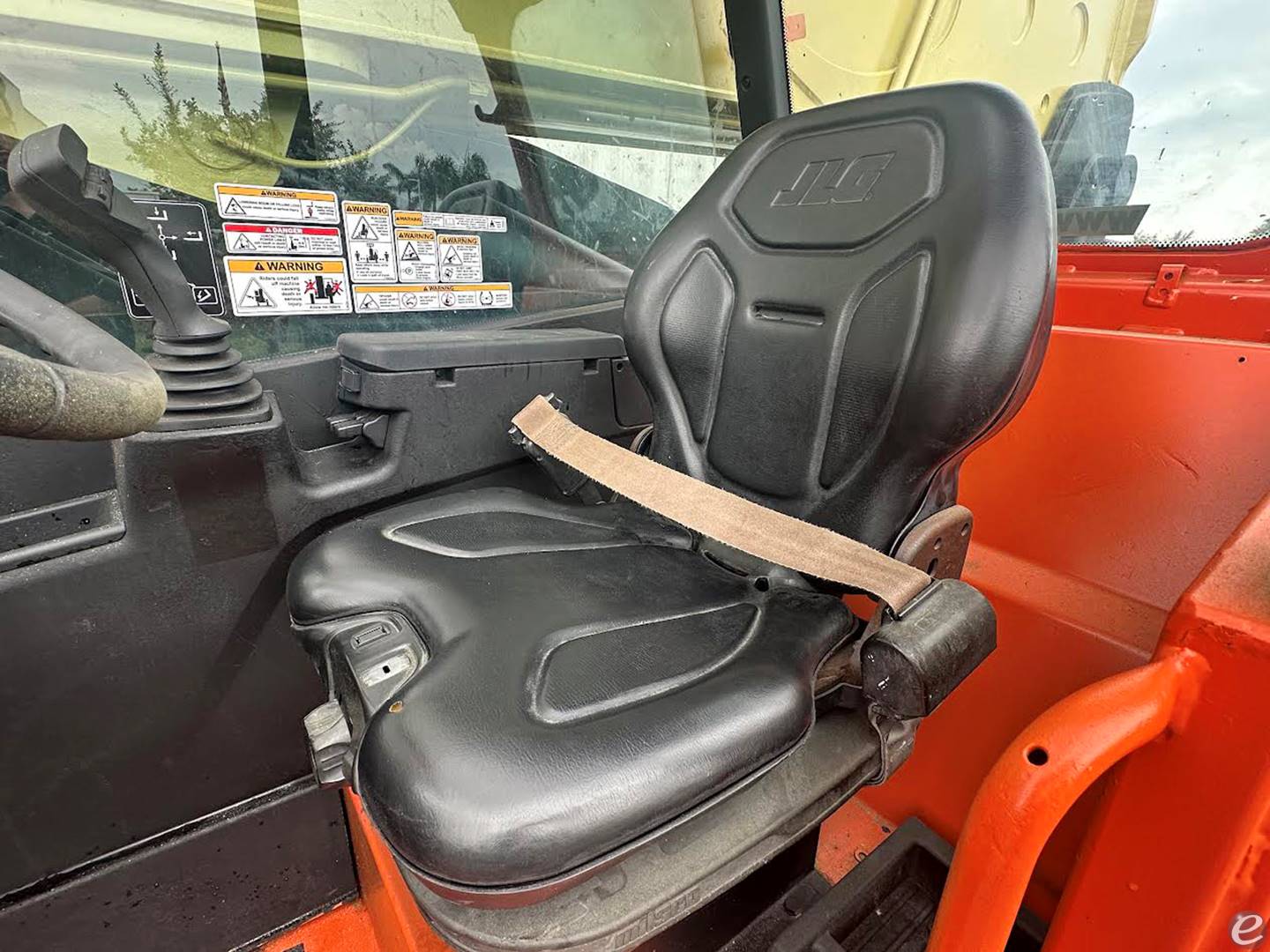 2016 JLG 1255