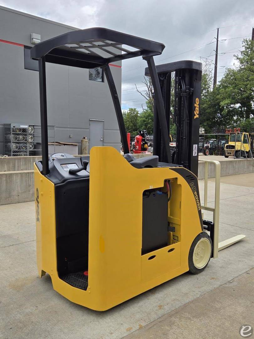 2019 Yale ESC040AD