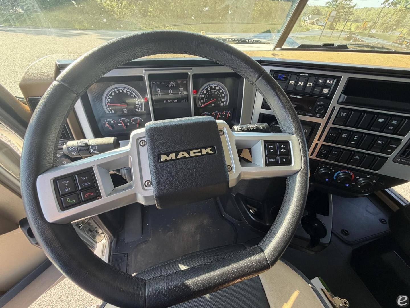 2025 Mack PINNACLE 84T