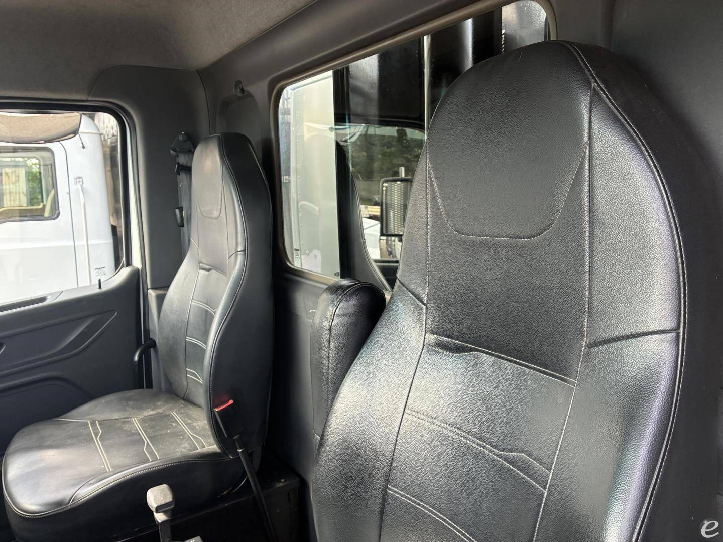 2023 Peterbilt 548