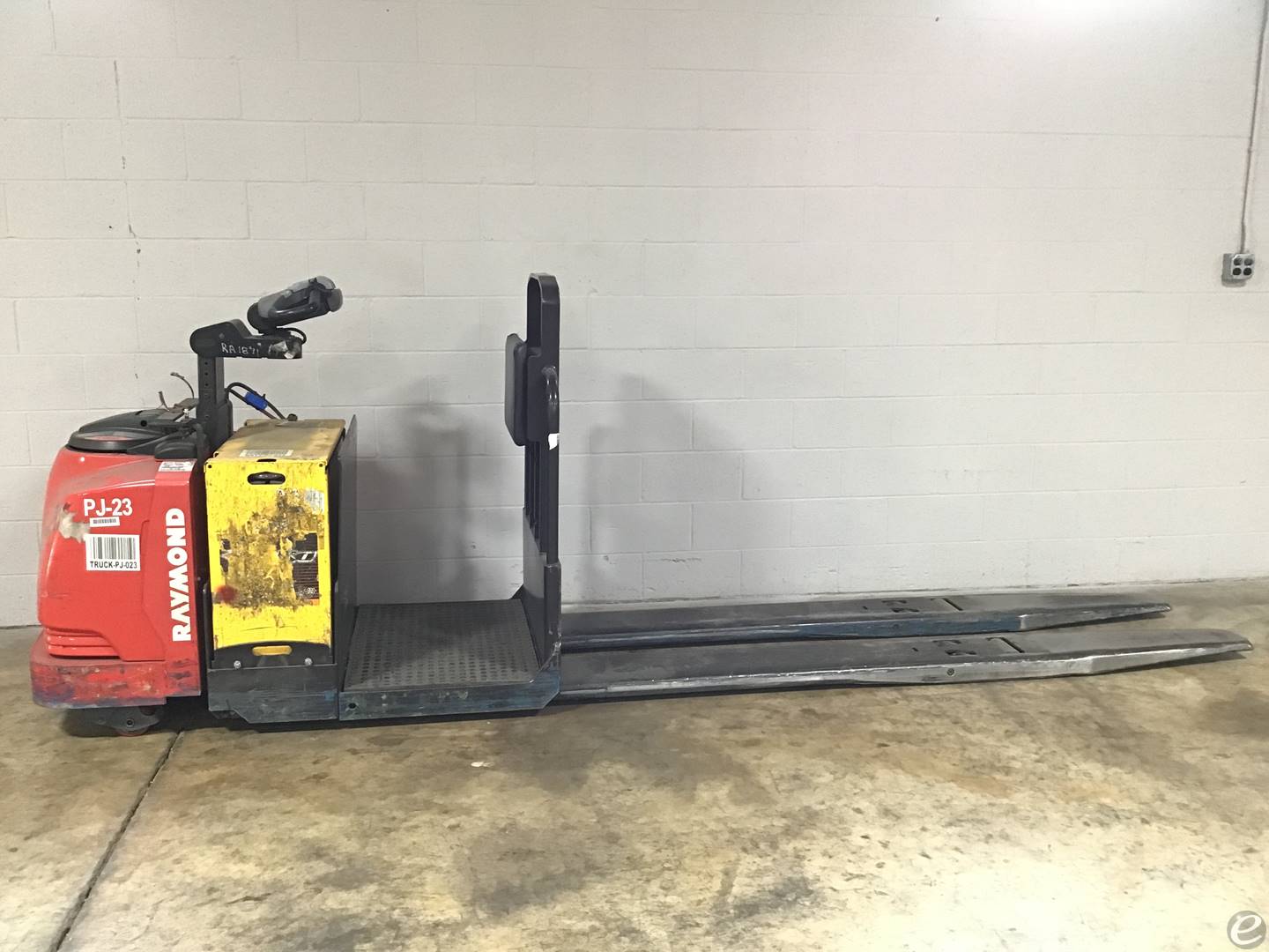 2015 Electric Raymond 8510 Electric Walkie Pallet Jack