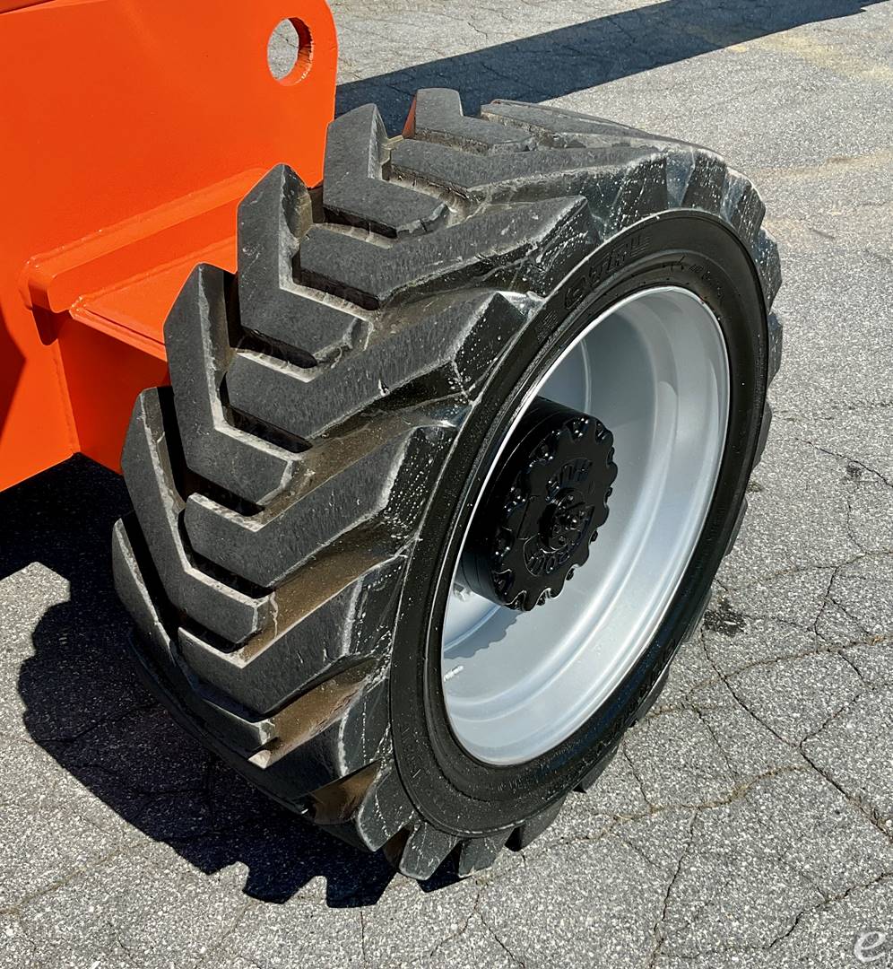 2017 JLG 800S