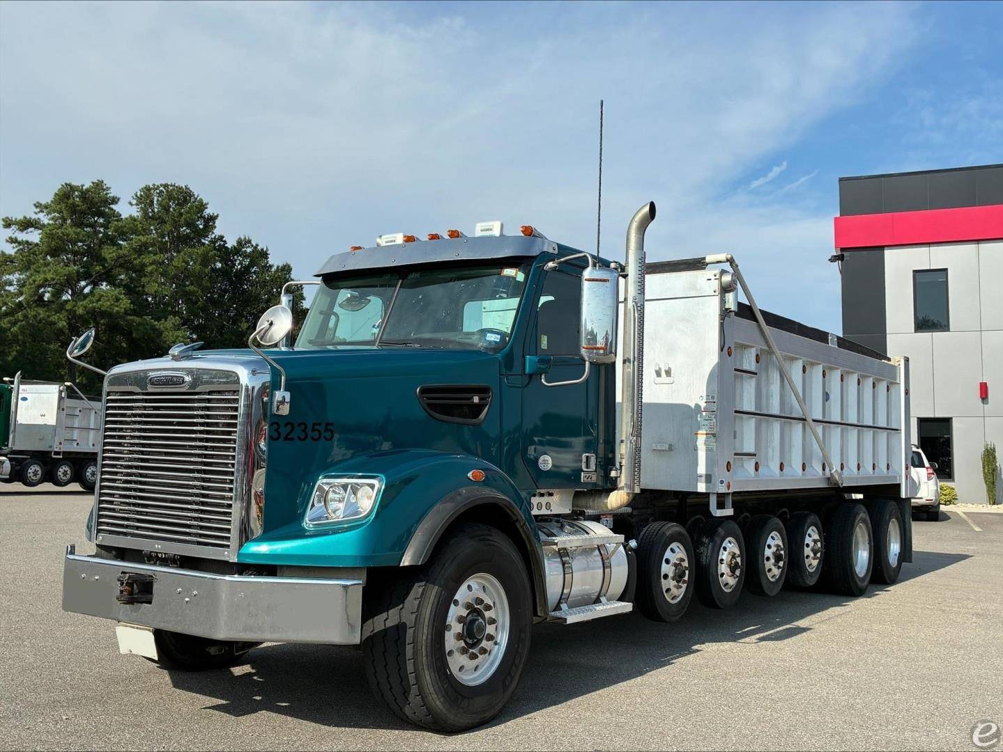 2023 Freightliner 122SD