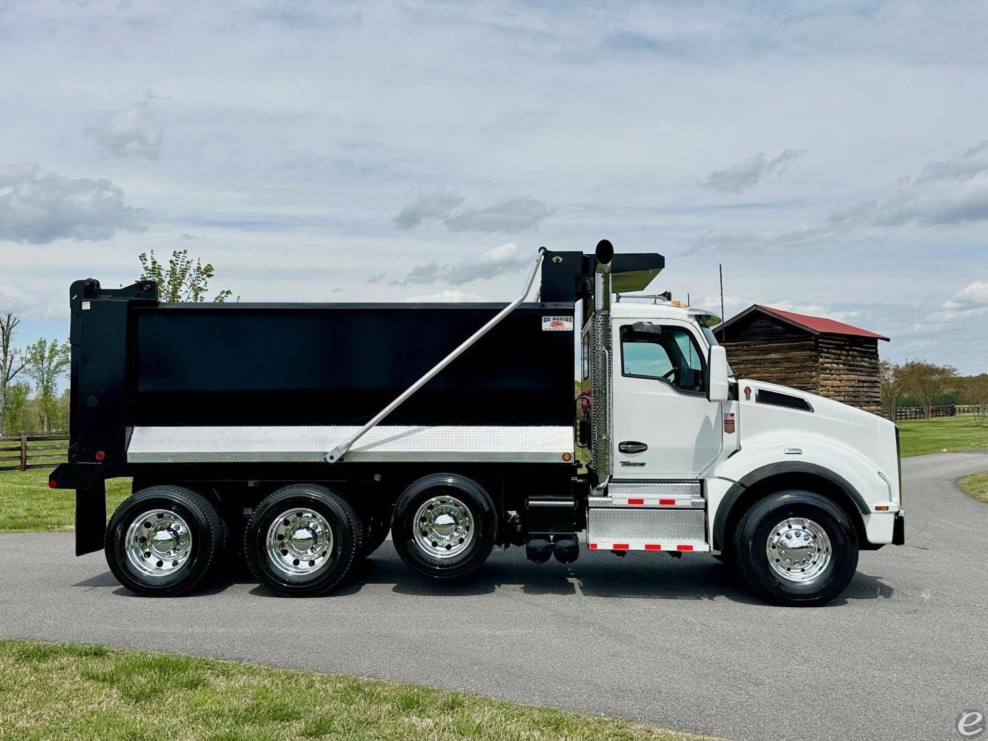 2025 Kenworth T880