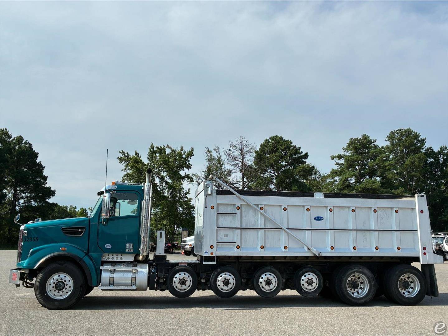 2023 Freightliner 122SD