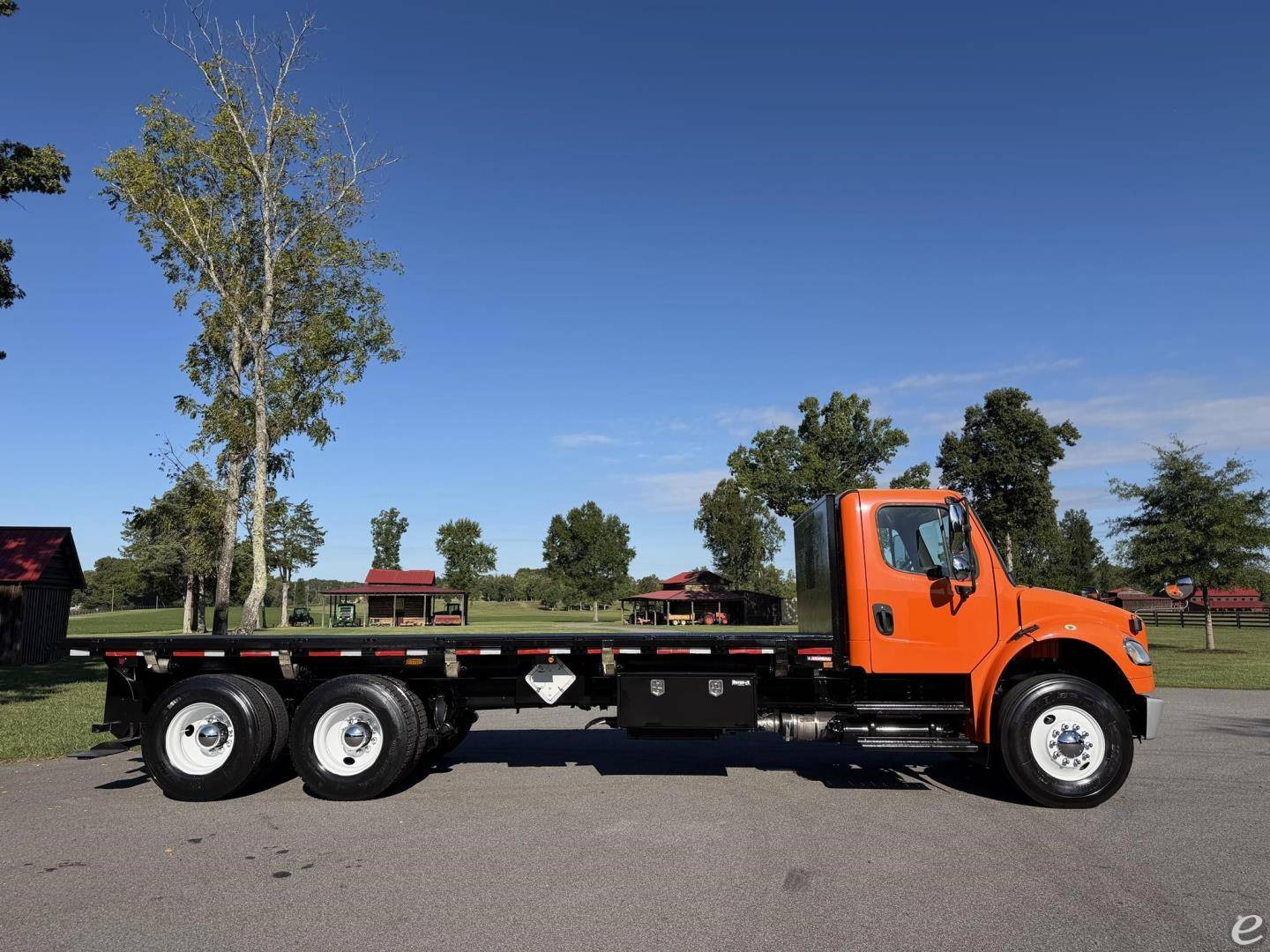 2017 Freightliner BUSINESS CLASS M2 106