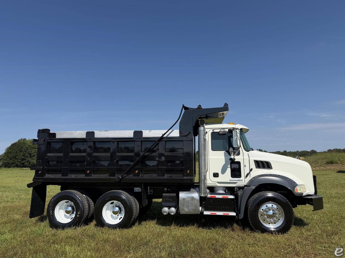 2015 Mack GRANITE GU813