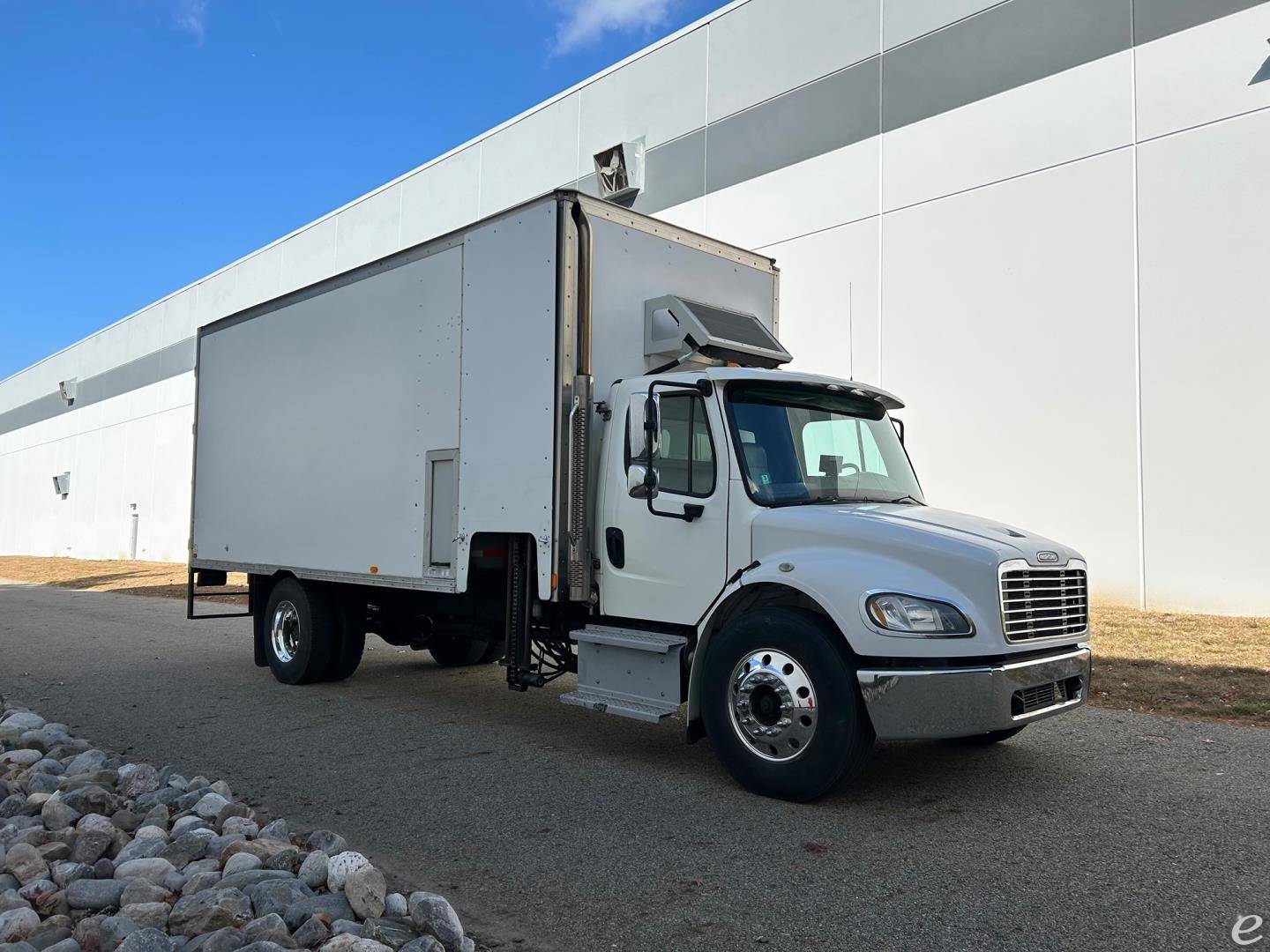 2017 Freightliner BUSINESS CLASS M2 106