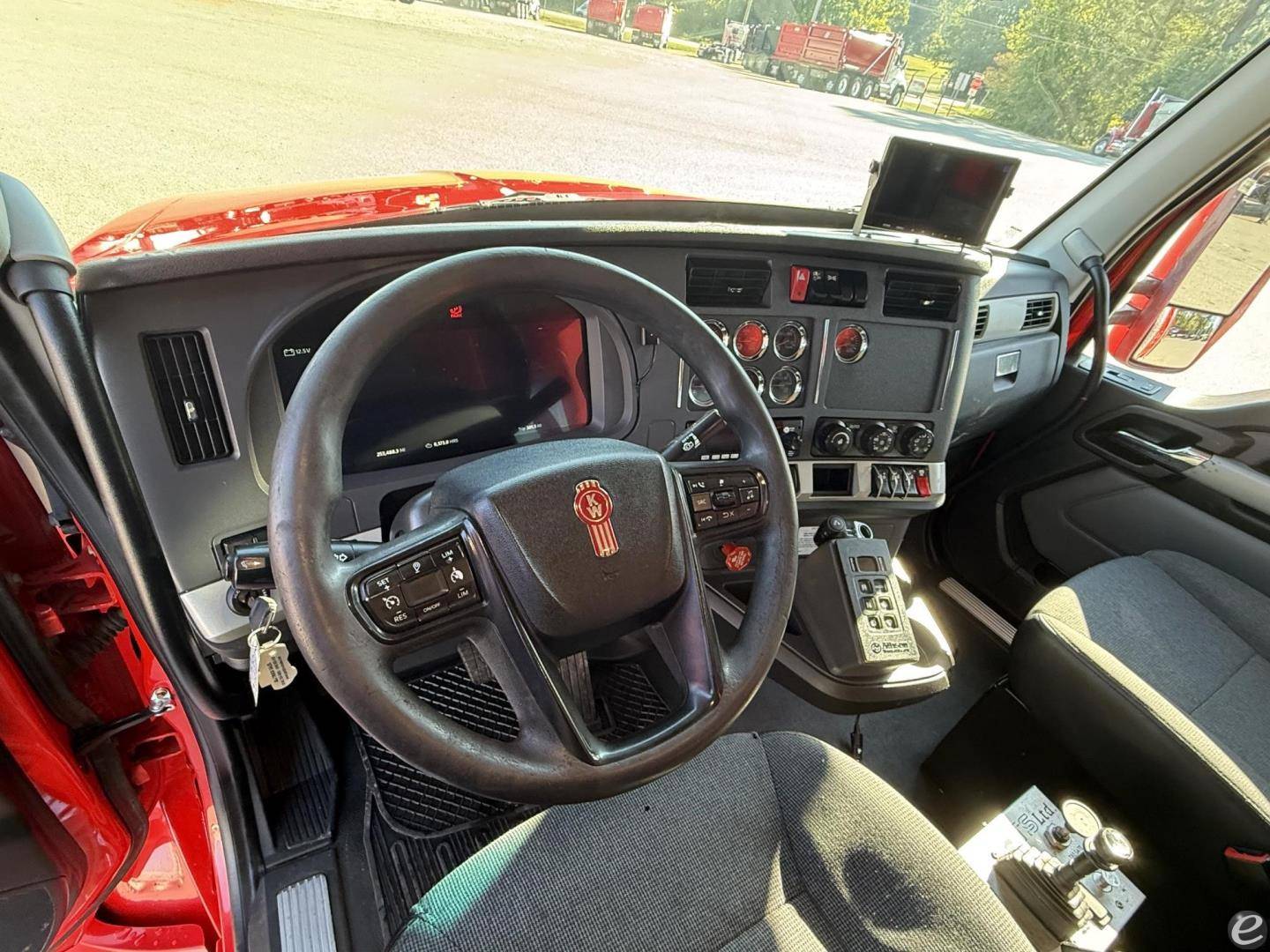 2023 Kenworth T880