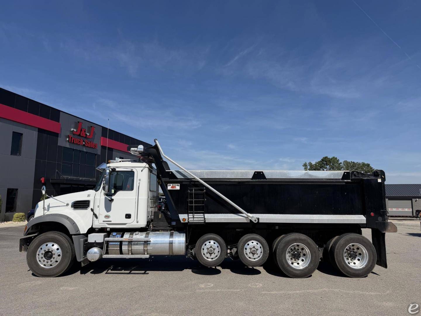 2025 Mack GRANITE 64FR