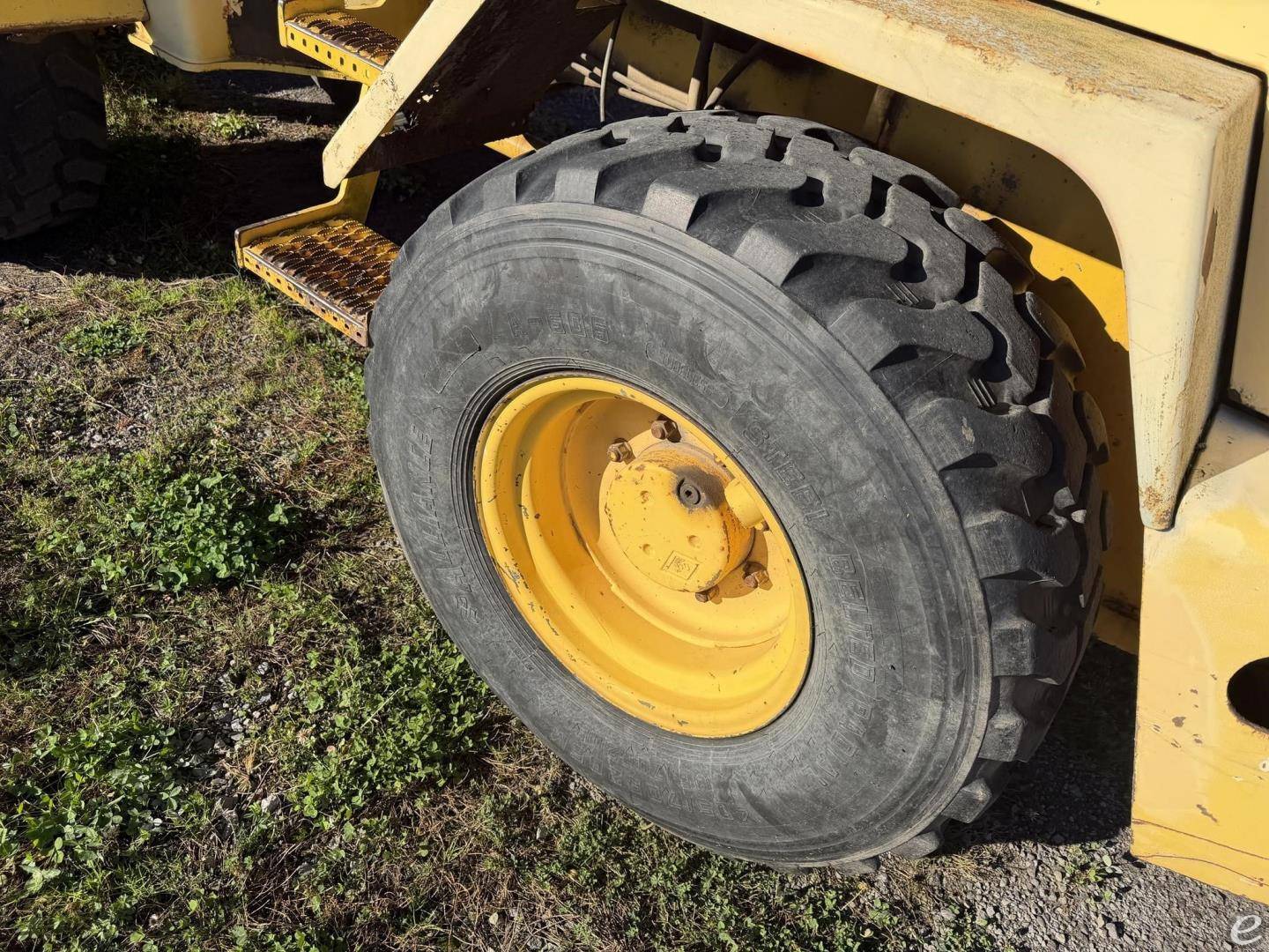 2000 New Holland LW80