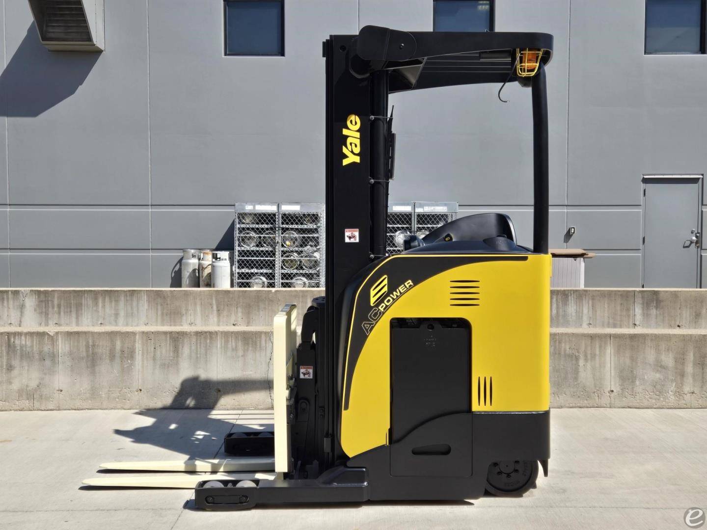 2018 Yale NR045EB Electric Reach Tr...