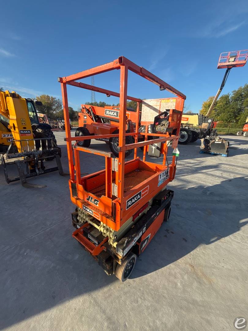 2022 JLG ES1330
