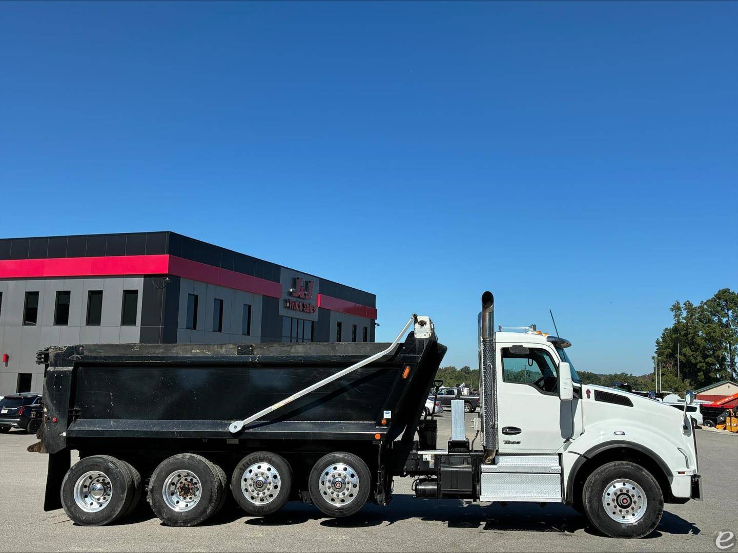 2023 Kenworth T880