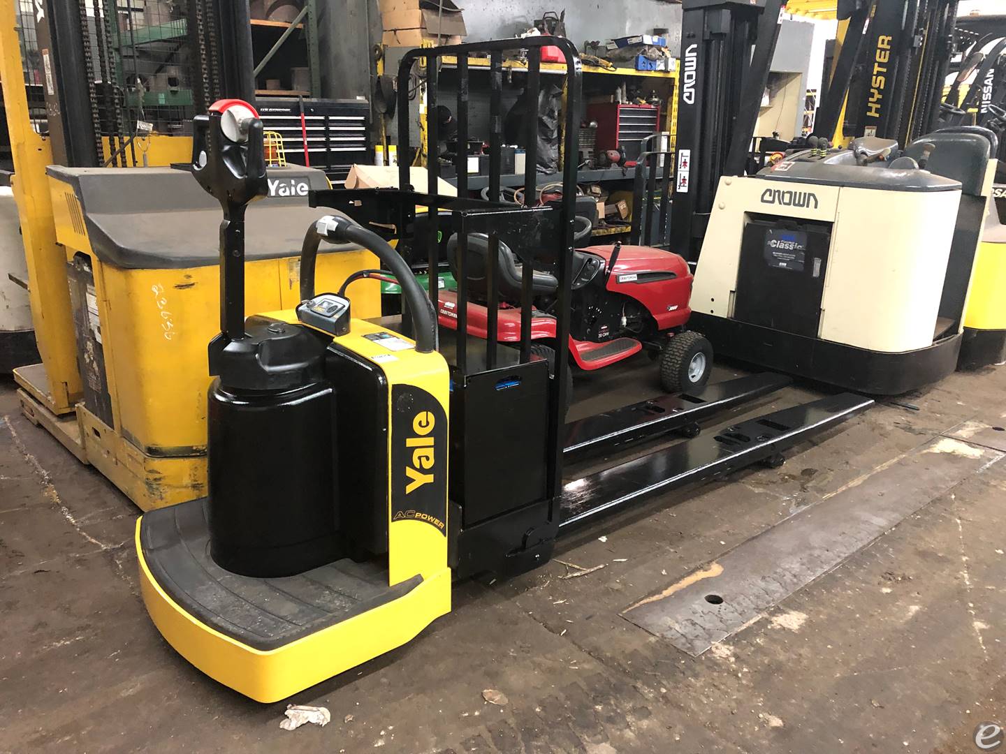 Yale Electric Pallet Jacks Yale MPE060 Walkie Rider Electric Pallet
