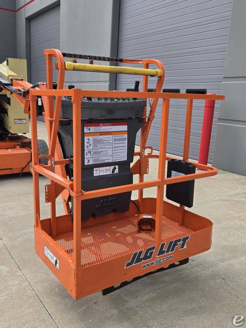 2016 JLG E300AJP