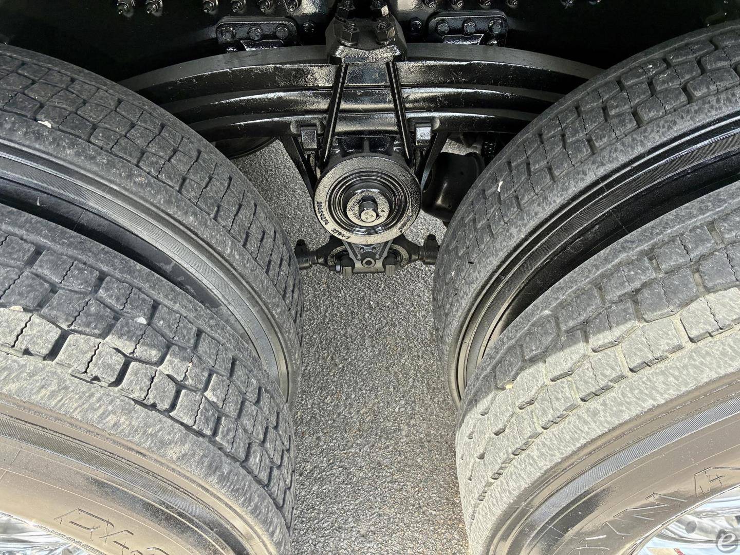 2022 Volvo VHD64F300