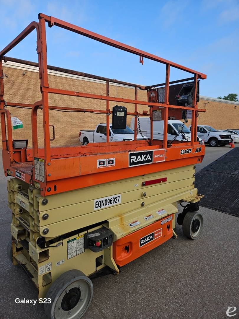 2018 JLG 3246ES