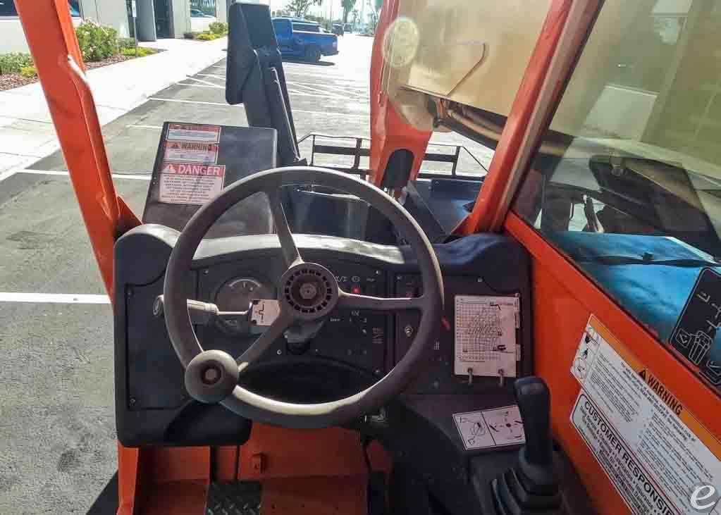 2012 JLG G10-55A