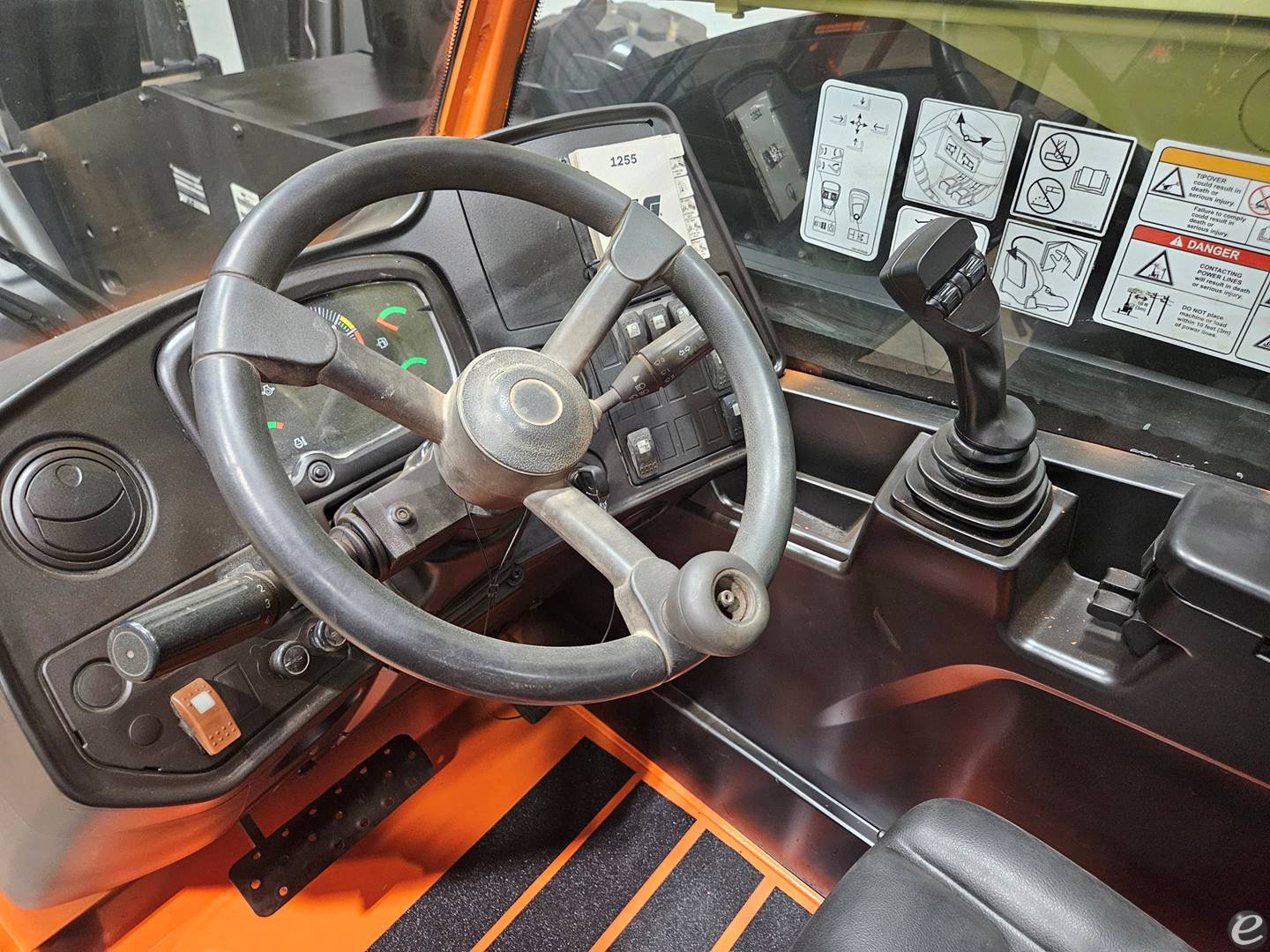 2021 JLG 1255