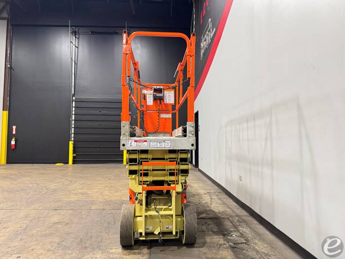 2014 JLG 2030ES