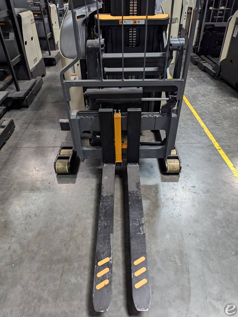 2020 Crown RM6025-45