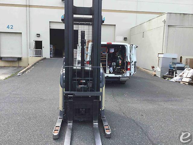 2005 Crown RD5225 Electric Reach Truck - 123Forklift