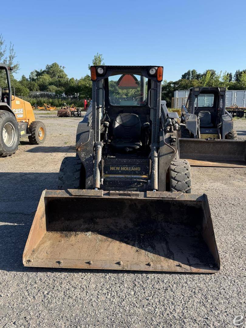 2015 New Holland L220