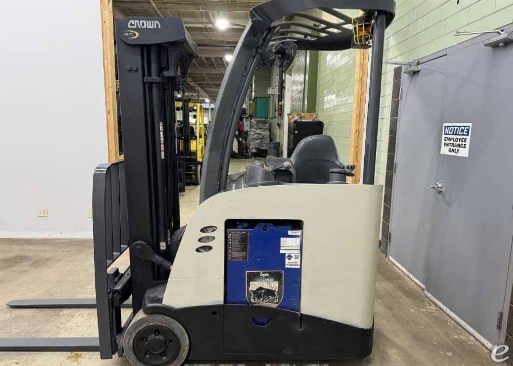 2012 Crown RC5530-30 Electric Forklift - 123Forklift