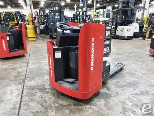 2019 Raymond 8900