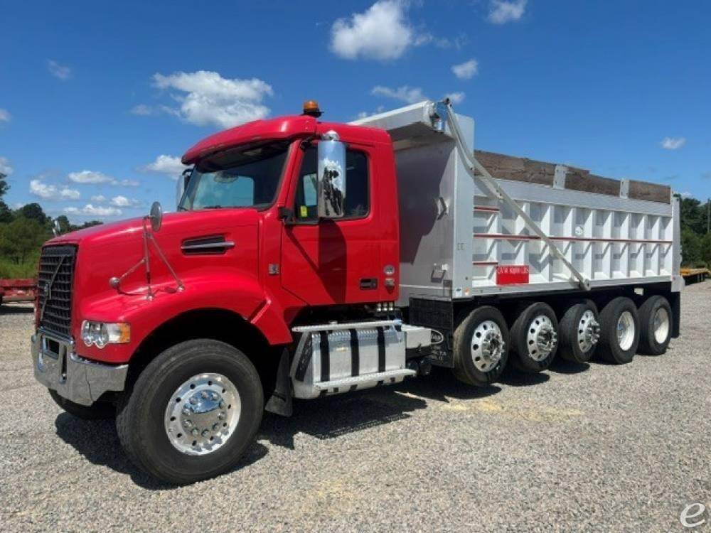 2017 Volvo VHD64F200