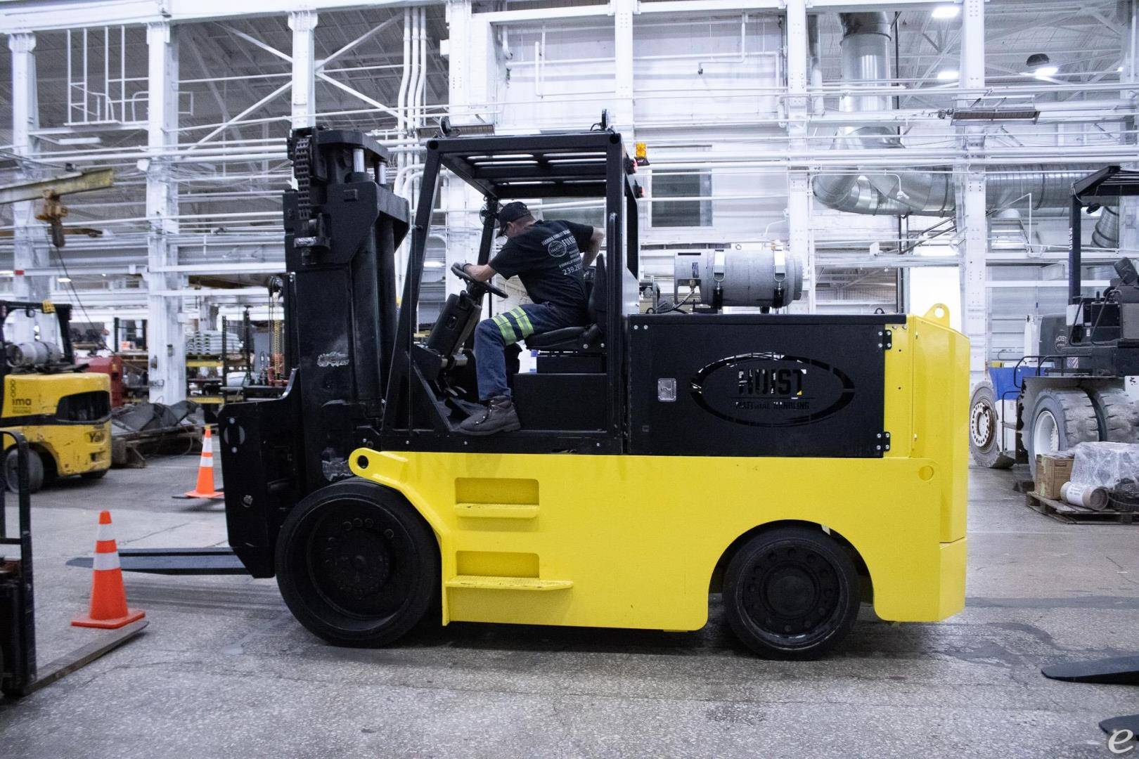 2020 Hoist Liftruck F300