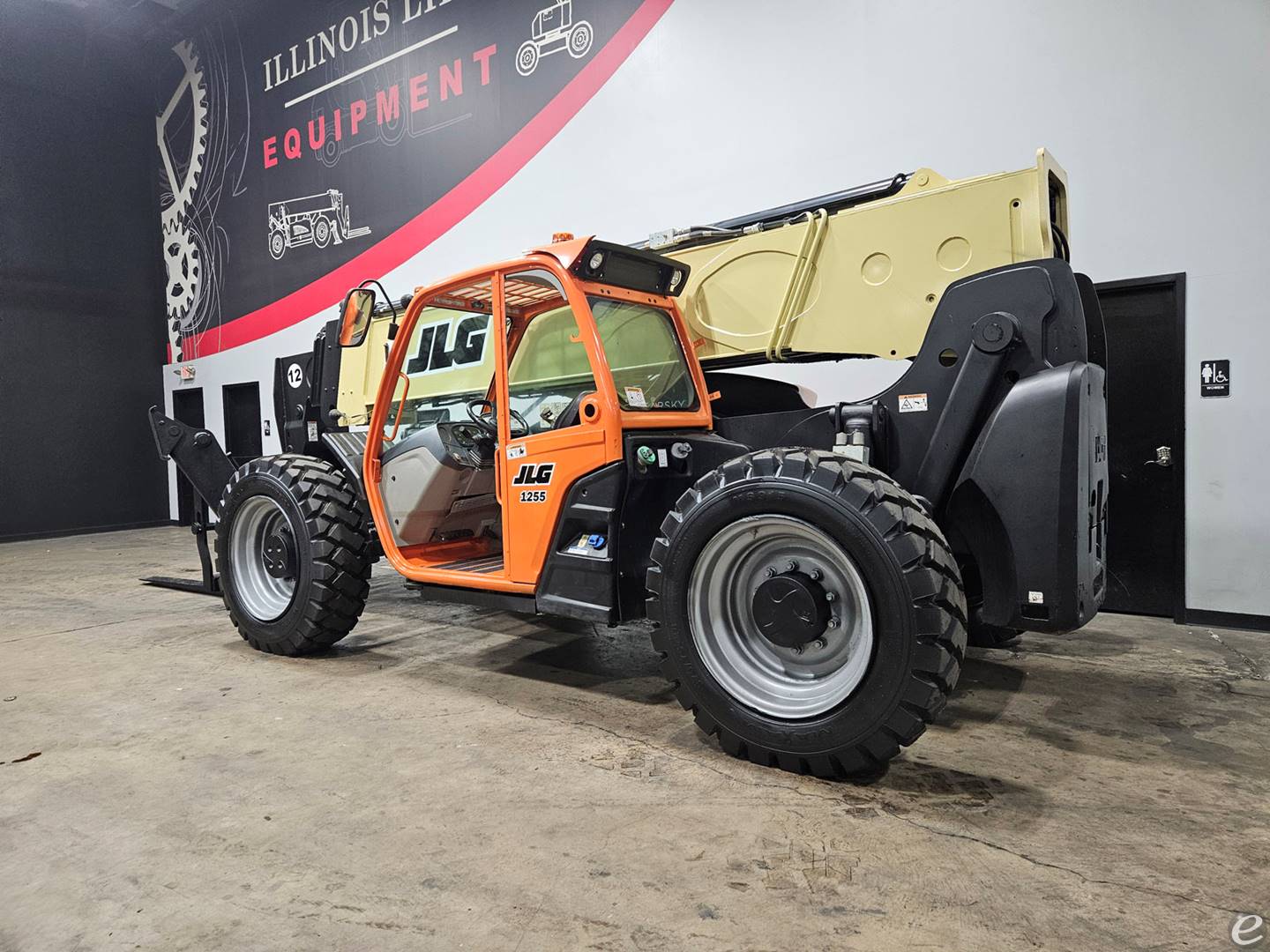 2018 JLG 1255