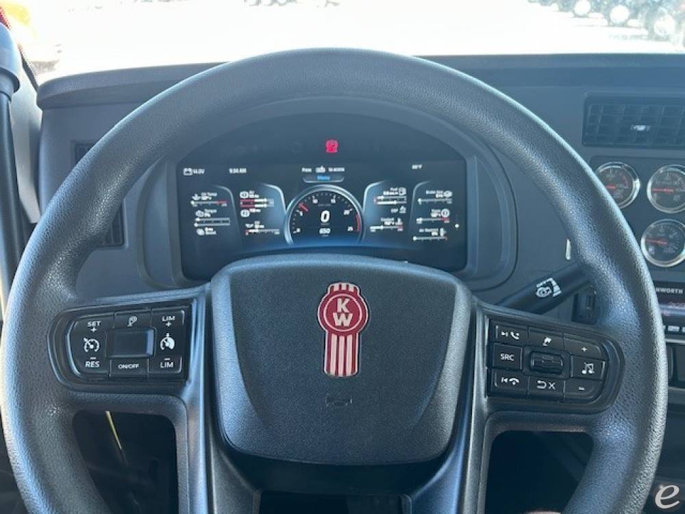 2025 Kenworth T880