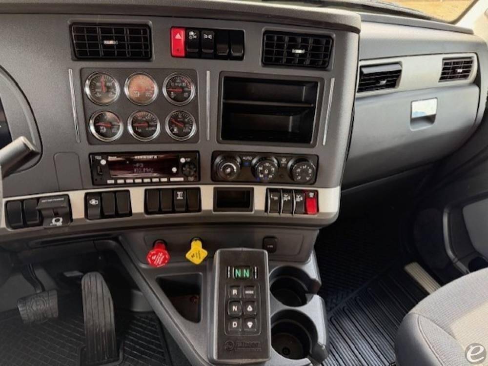 2025 Kenworth T880S