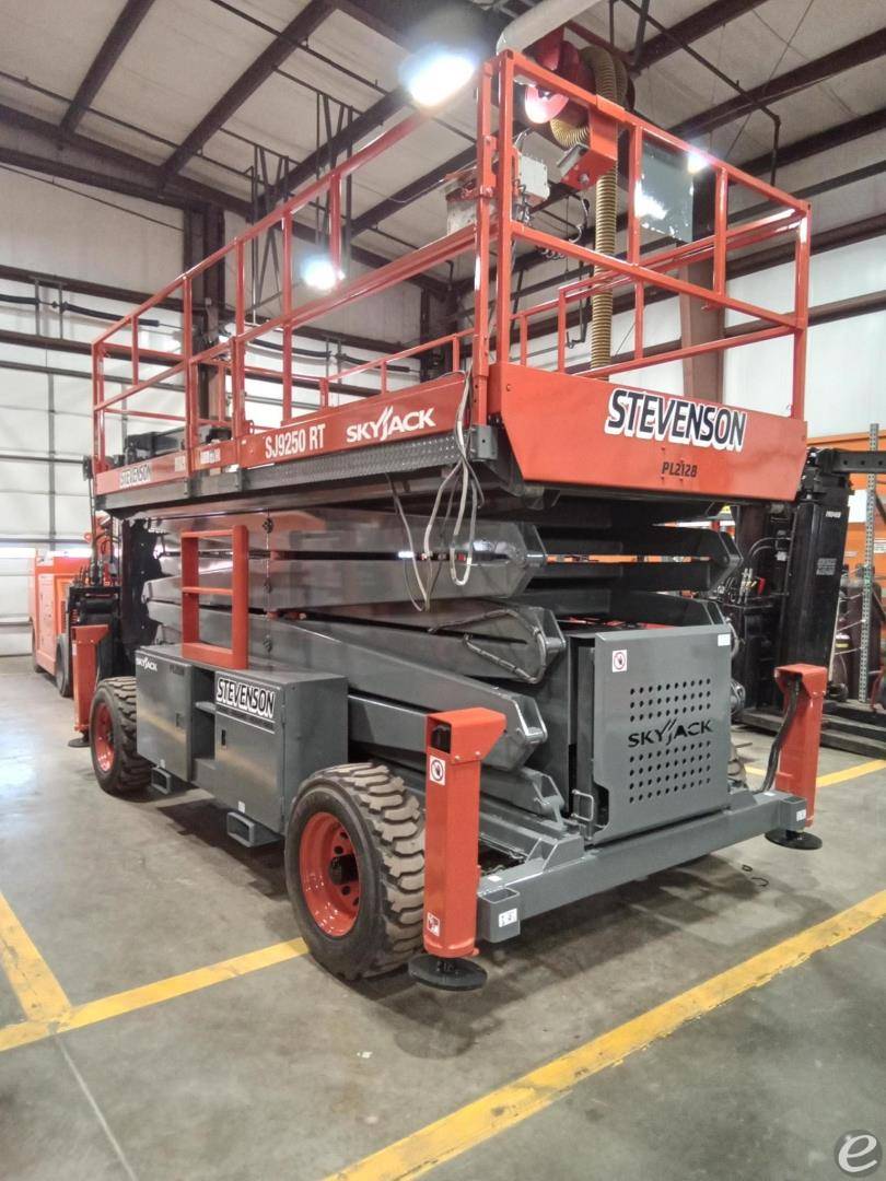 2017 Skyjack SJ9250RT