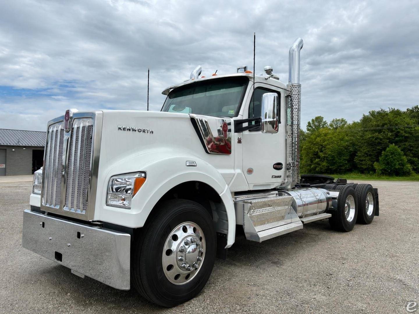 2025 Kenworth W990