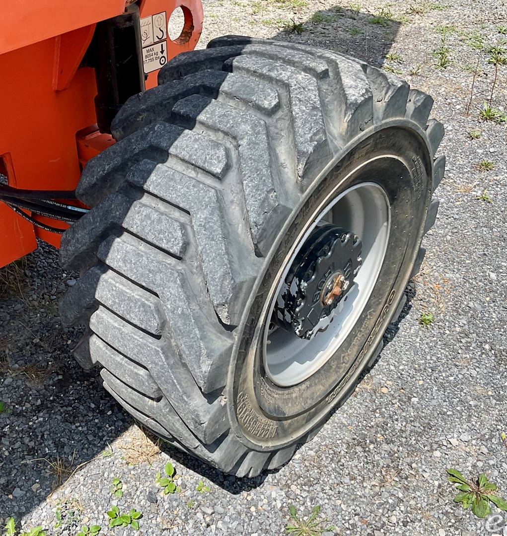 2019 JLG 800AJ