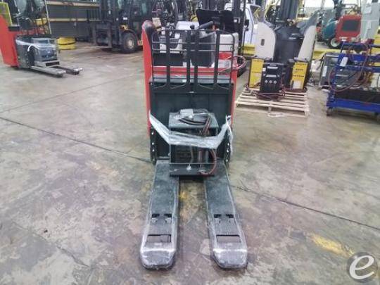 2019 Raymond 8900