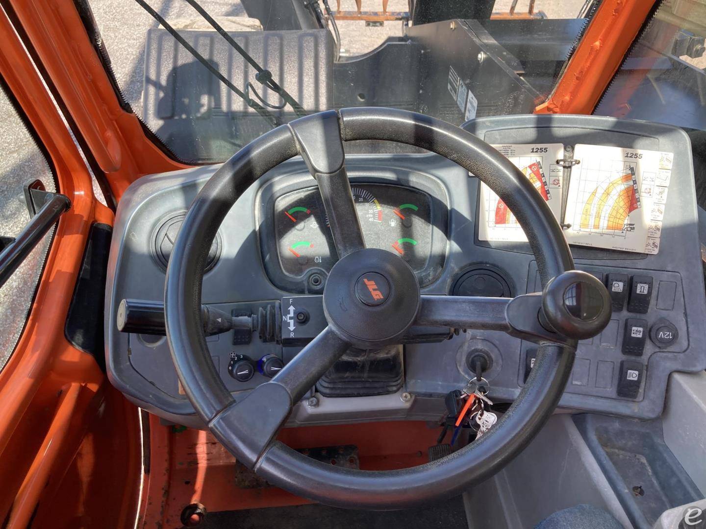 2015 JLG 1255
