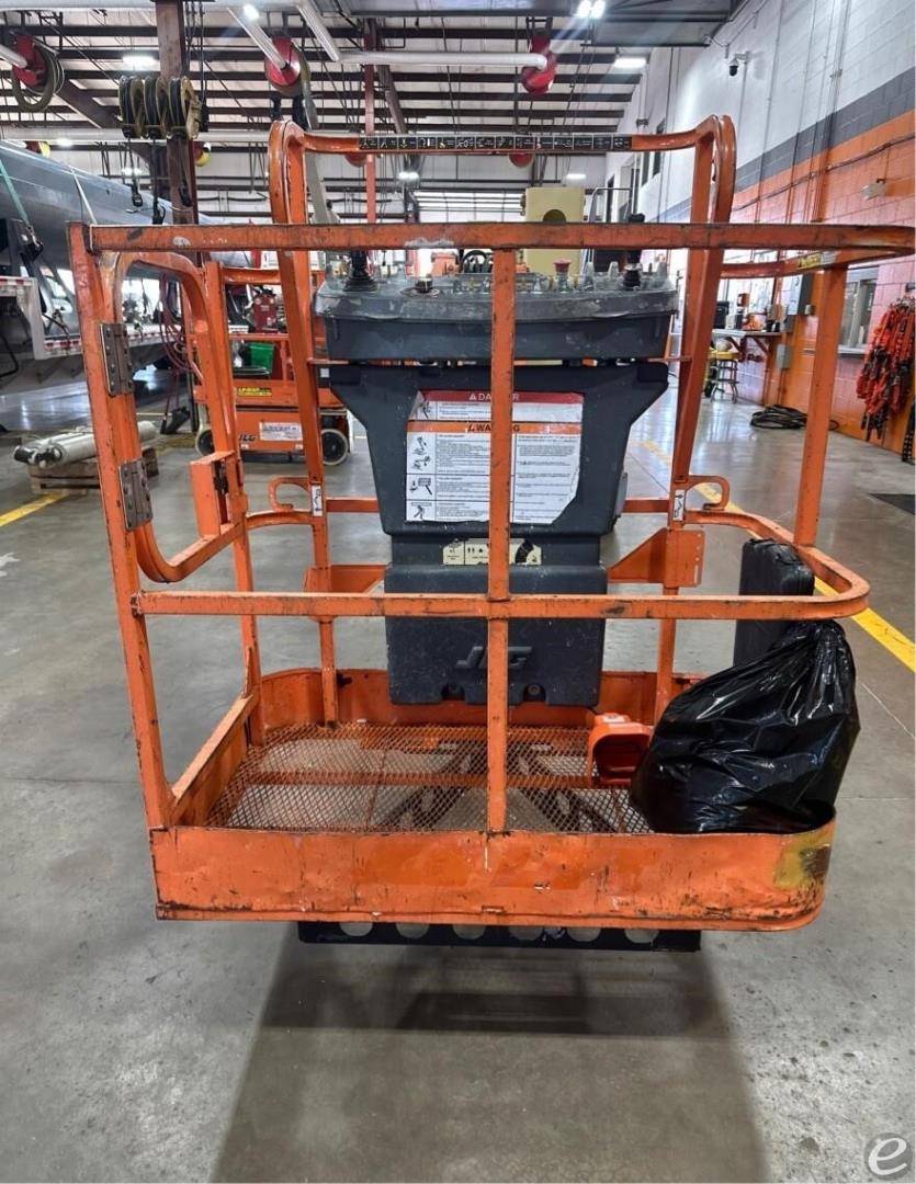 2015 JLG E400AJPN