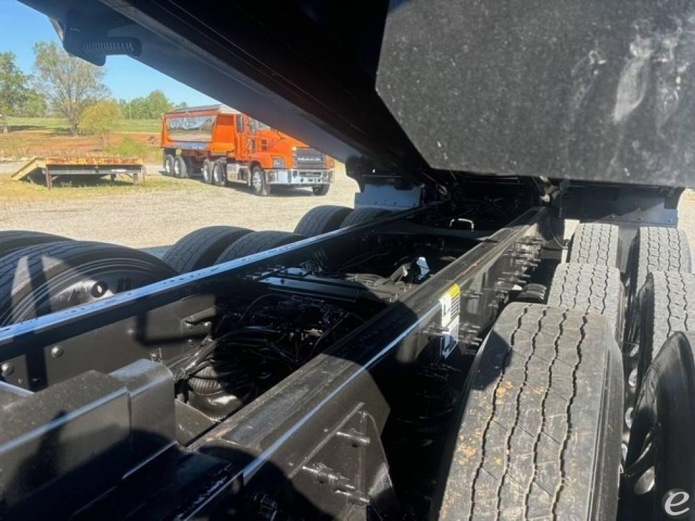 2025 Mack GRANITE 64FR
