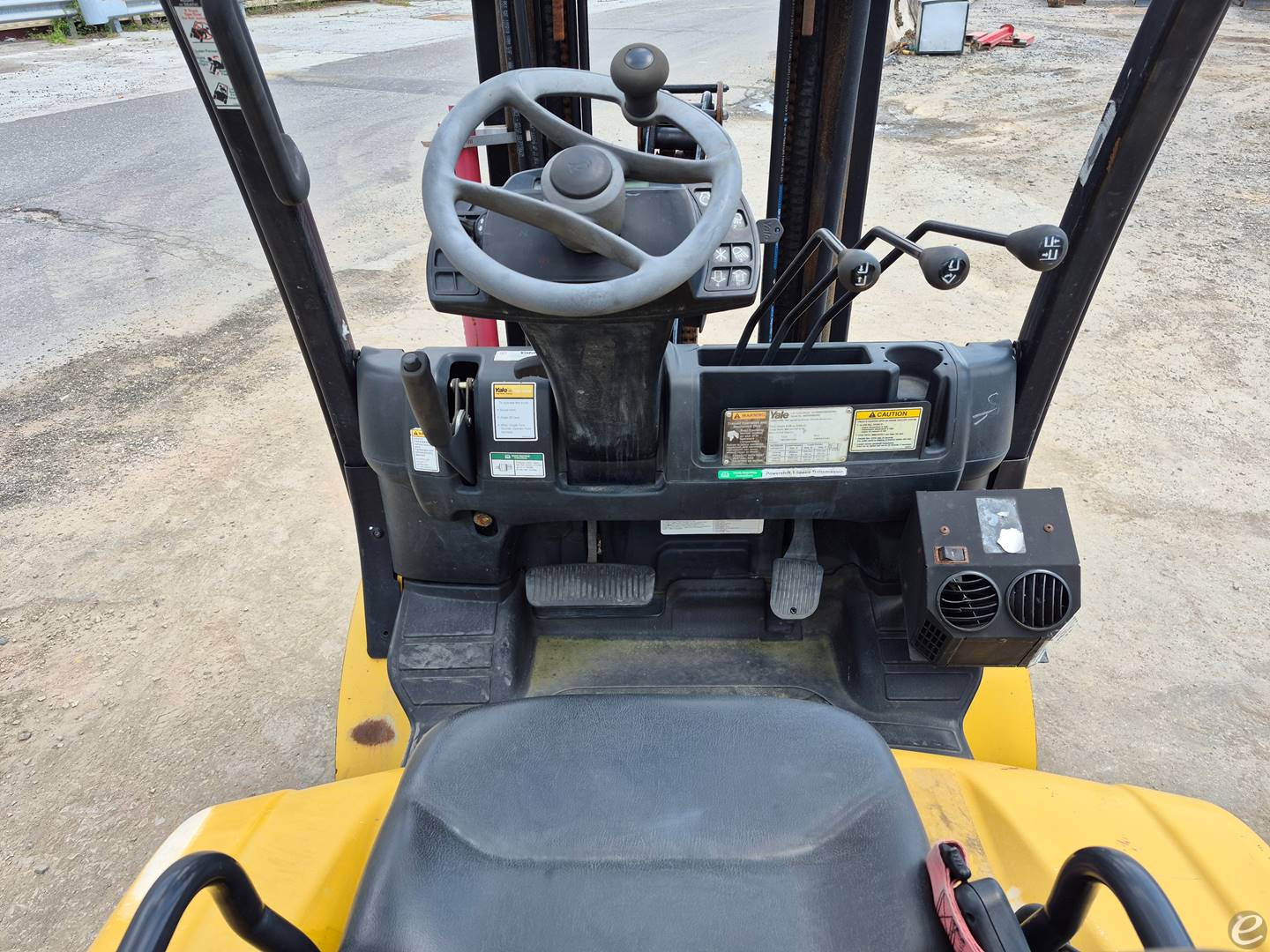 2017 Yale GLP050VX