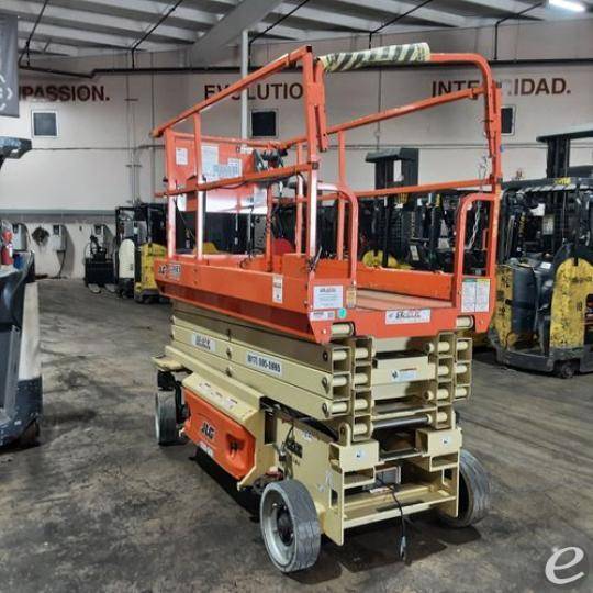 2016 JLG 3246ES