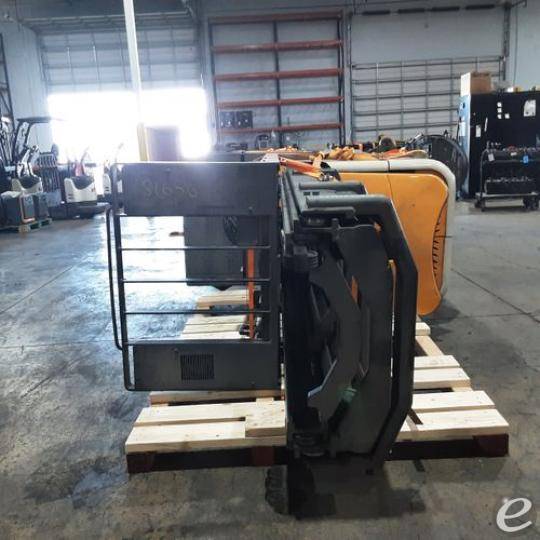 2016 Crown SP4030-30 Electric Order Picker - 123Forklift