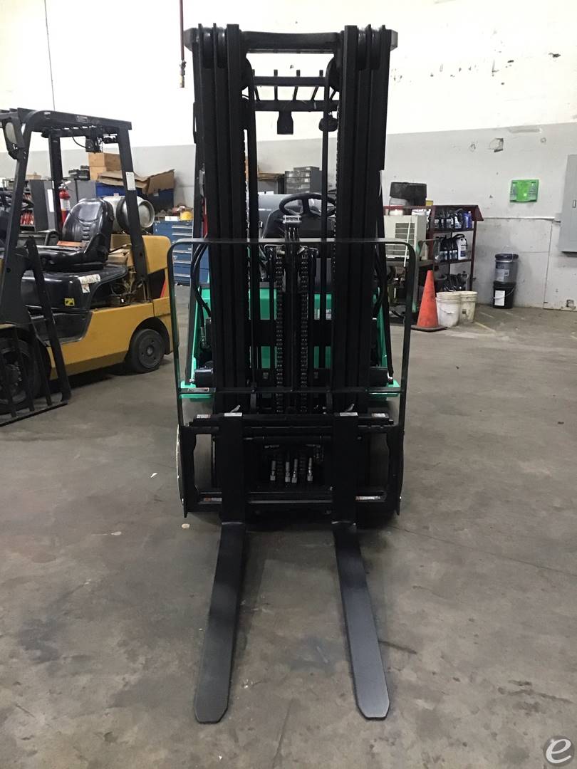 2021 Mitsubishi FGC25N